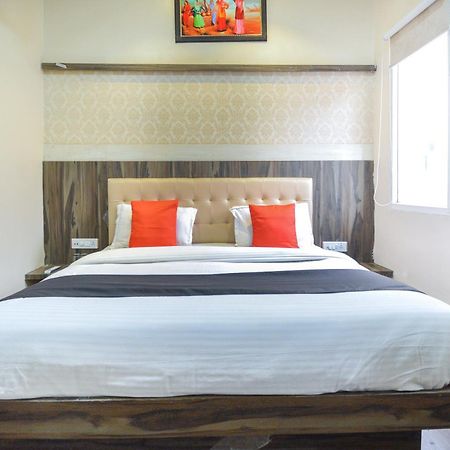 Capital O Moments Inn Amritsar Exterior photo